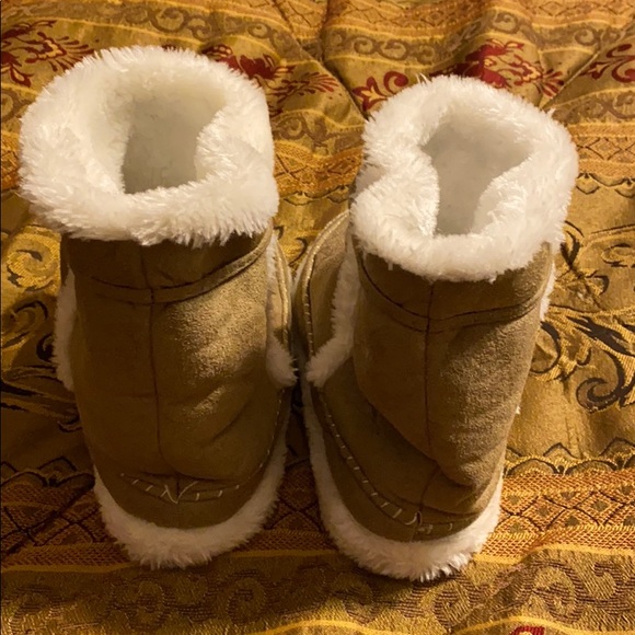 Fur lined bootie slippers - Picture 5 of 8